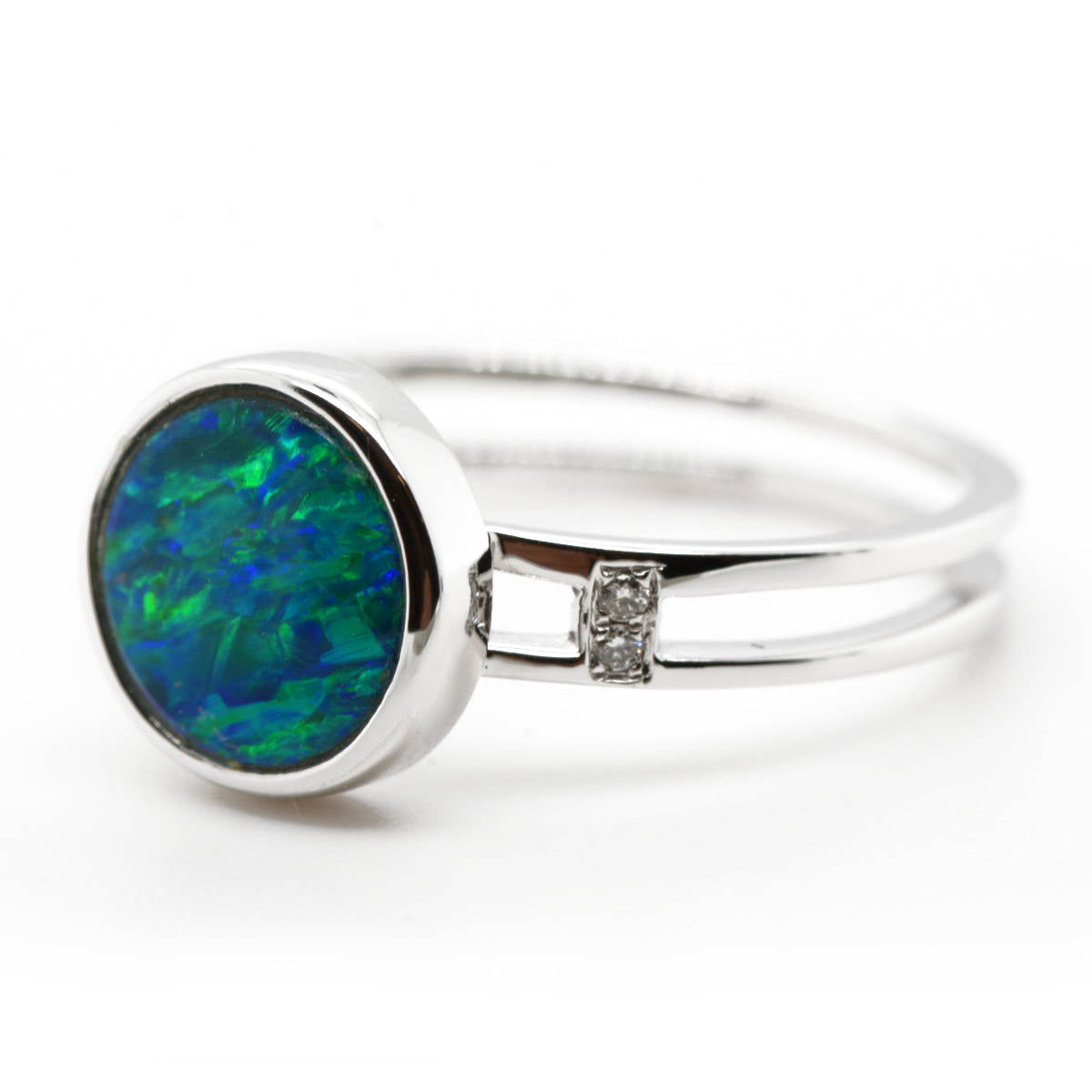White Gold Doublet Opal Ring (GDR0780) White Gold Doublet Opal Ring (GDR0780)