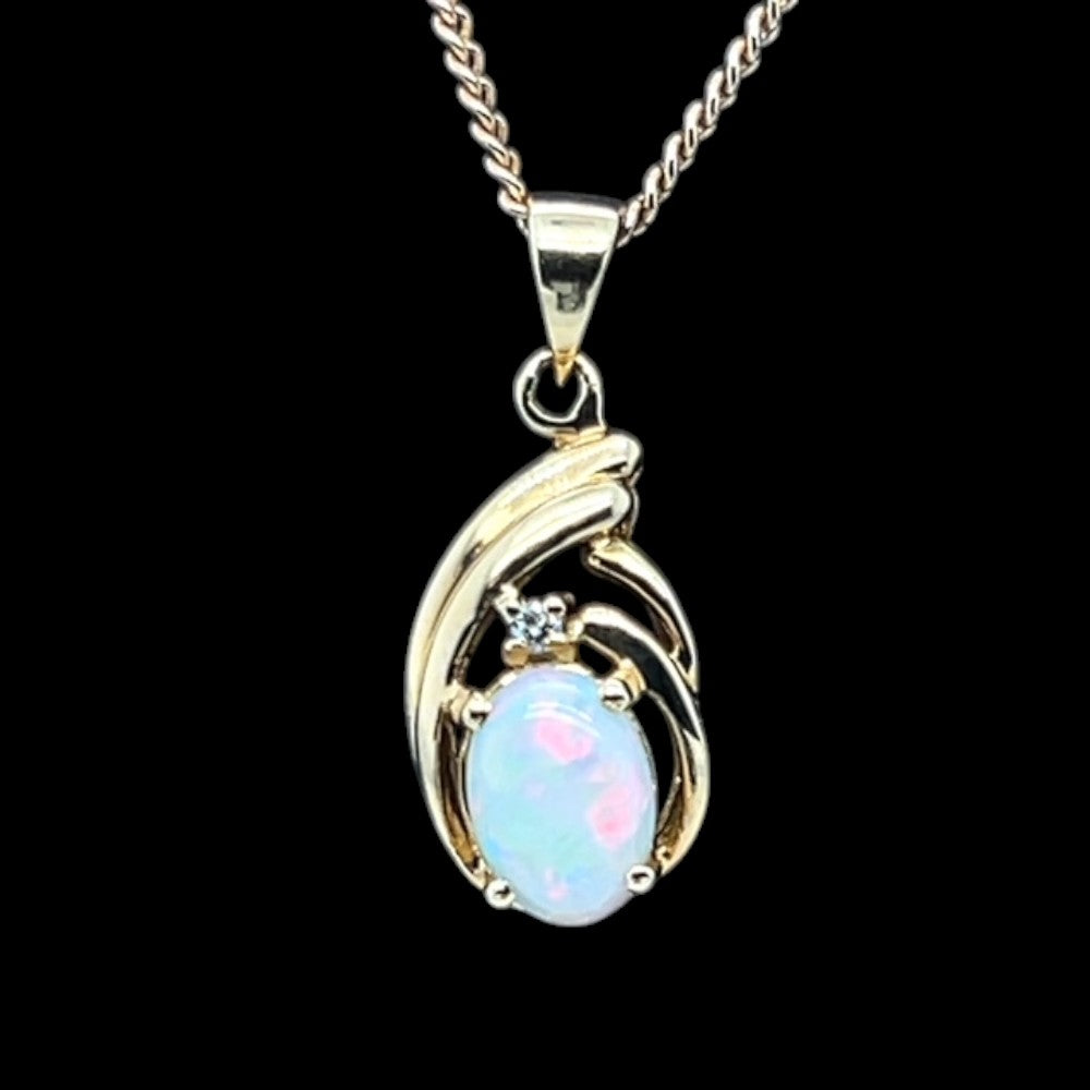 18ct Yellow Gold Claw Set Solid Opal Pendant (sp2318) 18ct Yellow Gold Claw Set Solid Opal Pendant (sp2318)