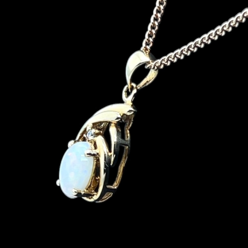 18ct Yellow Gold Claw Set Solid Opal Pendant (sp2318)