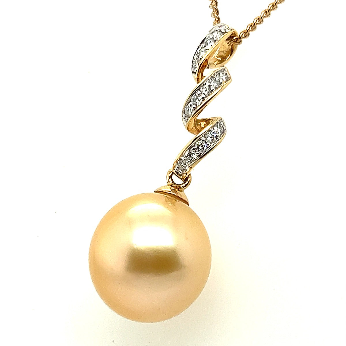 Gold South Sea Pearl Pendant set in 18ct Yellow Gold (GPP27) Gold South Sea Pearl Pendant set in 18ct Yellow Gold (GPP27)