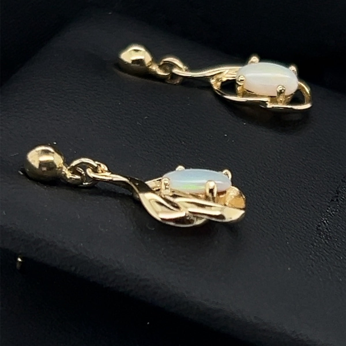 Gold Plated Claw Set Opal Earrings (gpse1002) Gold Plated Claw Set Opal Earrings (gpse1002)
