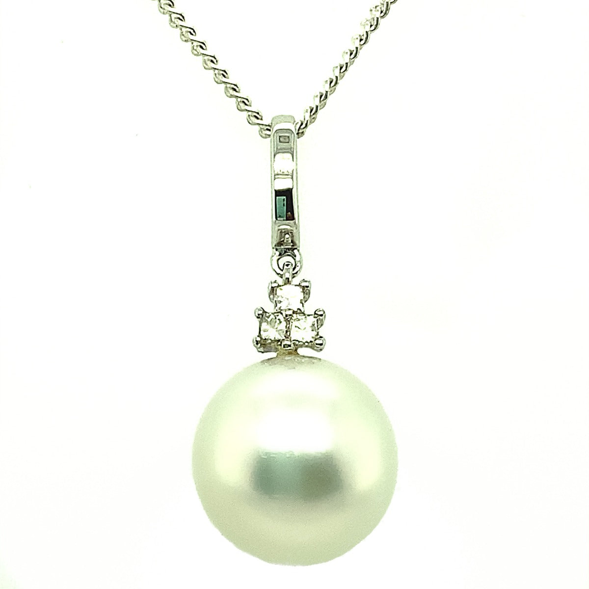 South Sea Pearl Pendant set in 18ct White Gold 12mm (wpp2431) South Sea Pearl Pendant set in 18ct White Gold 12mm (wpp2431)