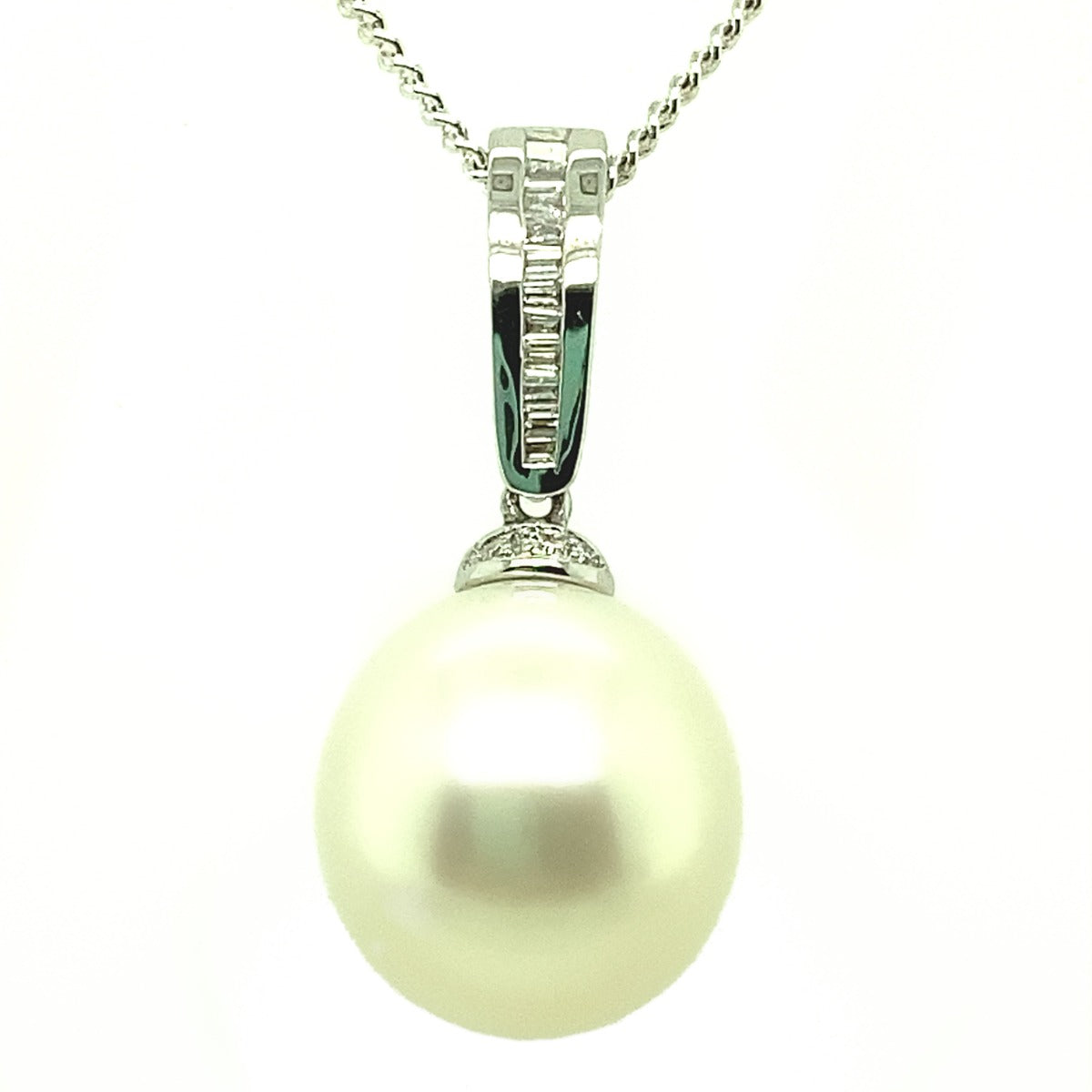 South Sea Pearl Pendant set in 18ct White Gold 12.8mm South Sea Pearl Pendant set in 18ct White Gold 12.8mm