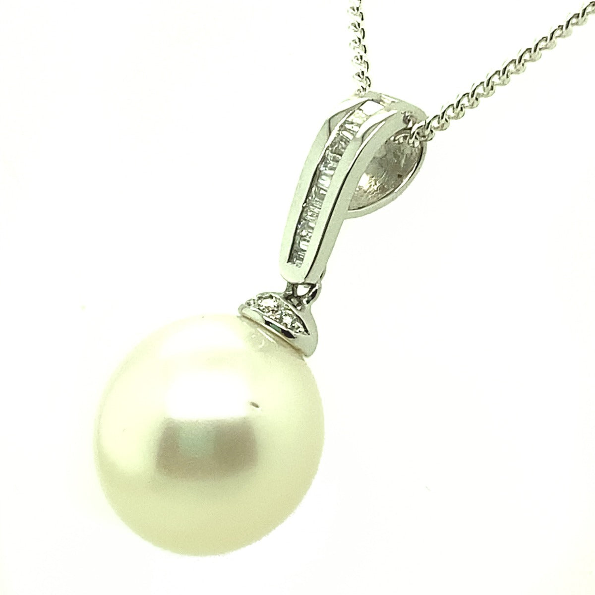 South Sea Pearl Pendant set in 18ct White Gold 12.8mm South Sea Pearl Pendant set in 18ct White Gold 12.8mm
