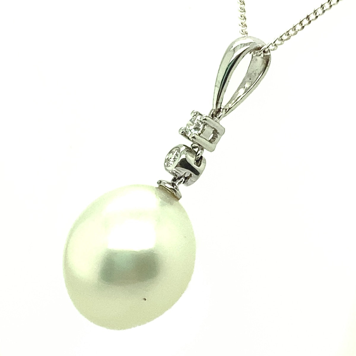 White South Sea Pearl Pendant set in 18ct White Gold 13mm White South Sea Pearl Pendant set in 18ct White Gold 13mm