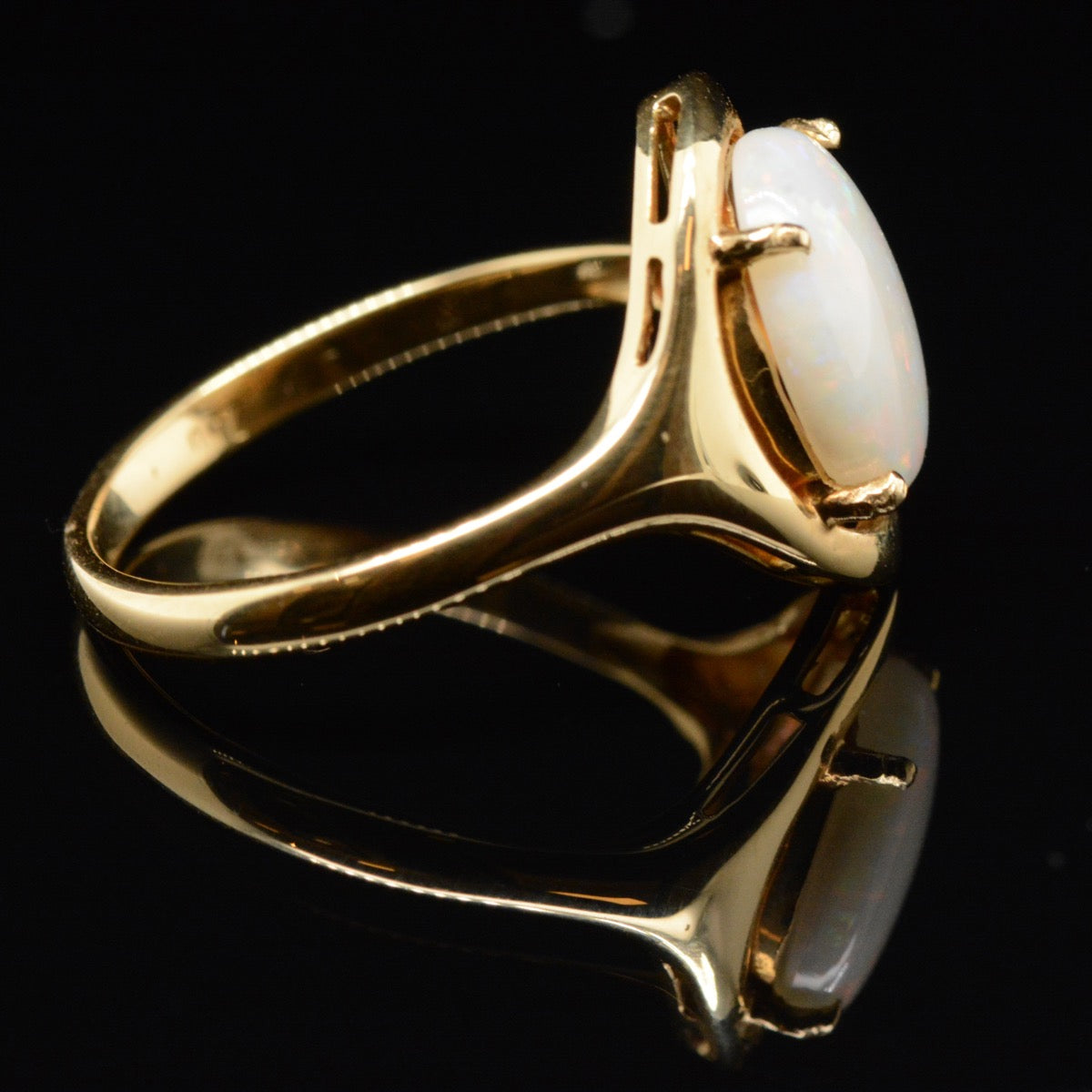 Solid Opal Ring  set in 18ct  gold (SR55) Solid Opal Ring  set in 18ct  gold (SR55)