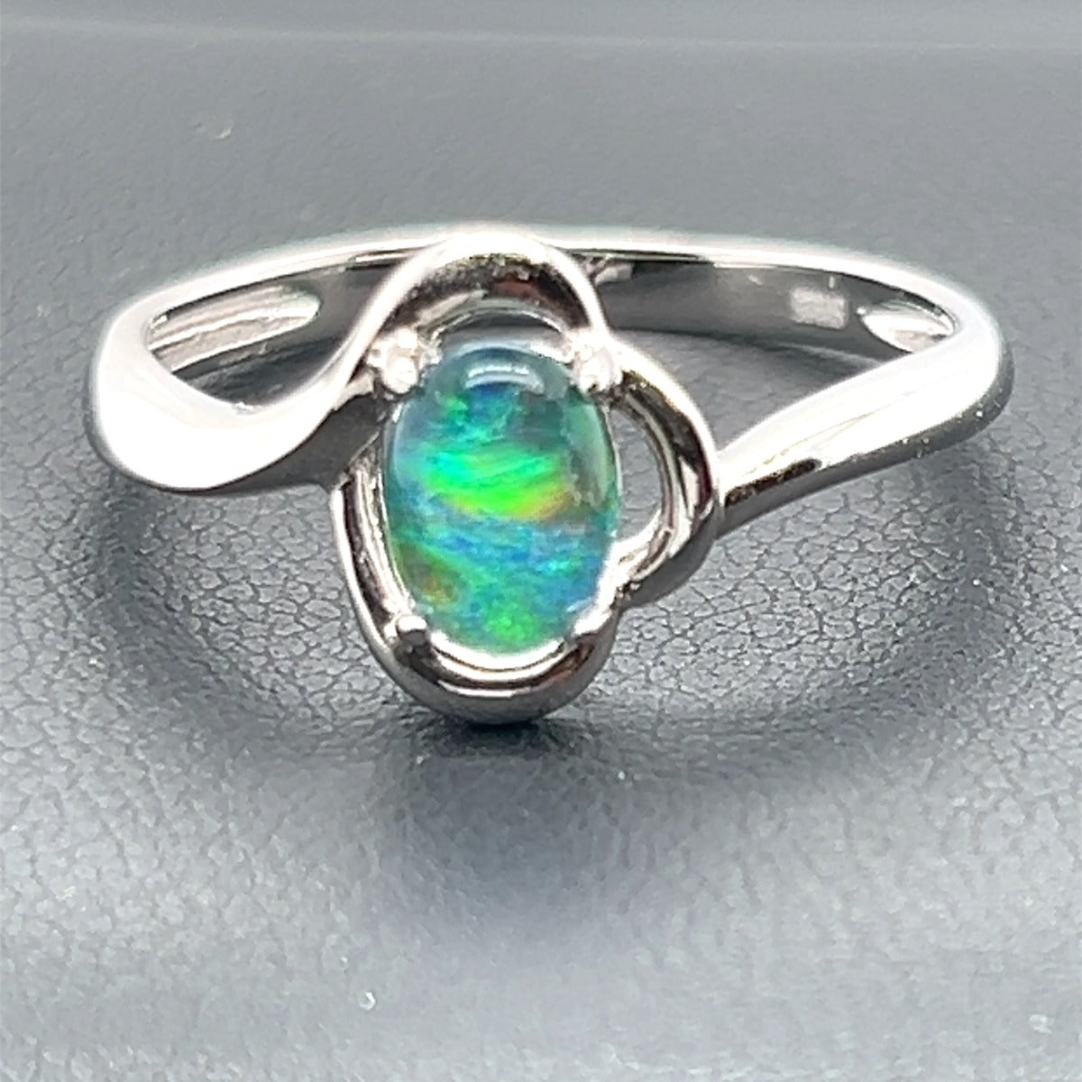 STERLING SILVER TRIPLET OPAL RING (sstr3375) STERLING SILVER TRIPLET OPAL RING (sstr3375)