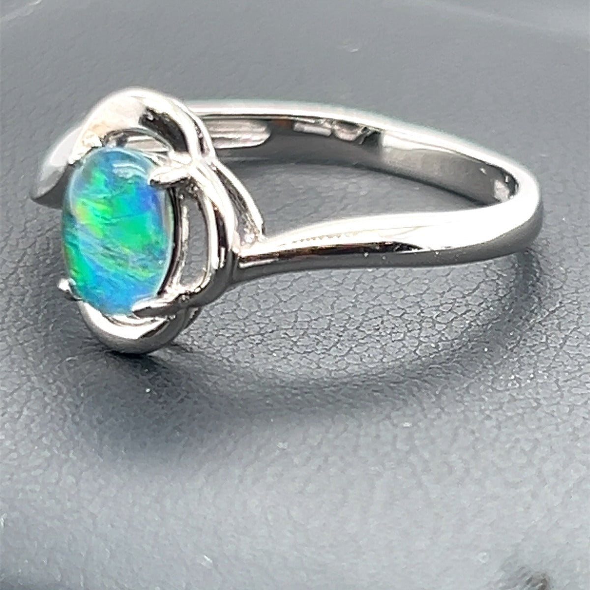 STERLING SILVER TRIPLET OPAL RING (sstr3375) STERLING SILVER TRIPLET OPAL RING (sstr3375)