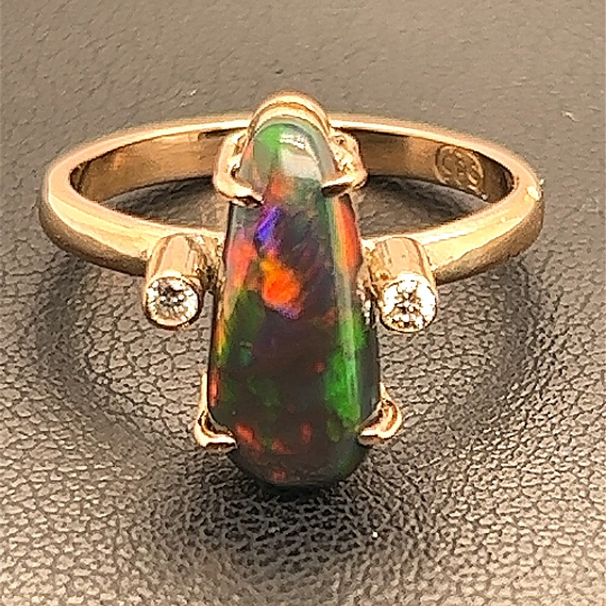 Black Opal Ring set in 14ct gold (sr9120) Black Opal Ring set in 14ct gold (sr9120)