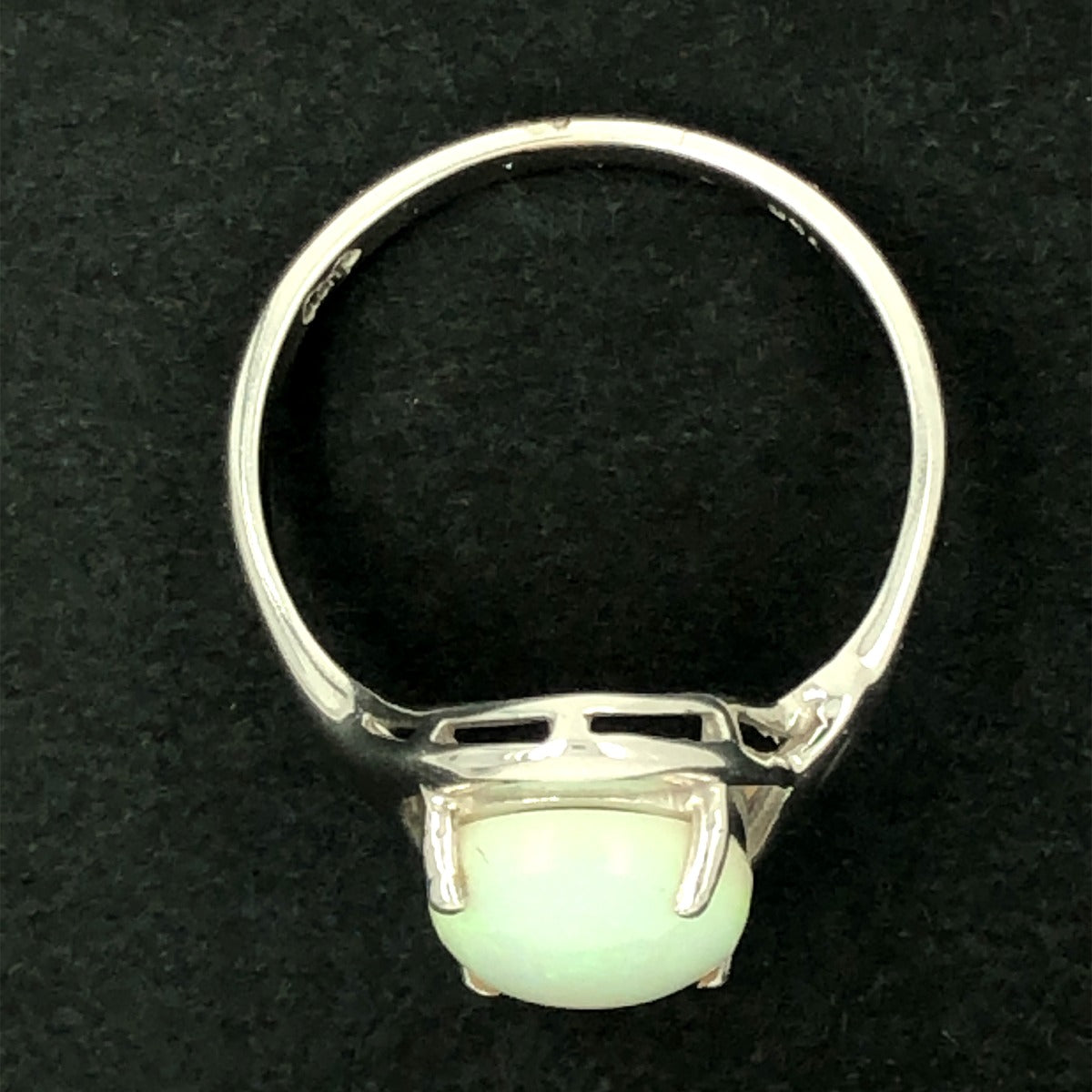 Solid Opal Ring set in 18ct White Gold (sr110) Solid Opal Ring set in 18ct White Gold (sr110)