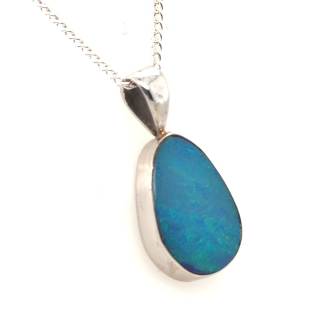 18ct White Gold Doublet Opal Pendant (dp822)