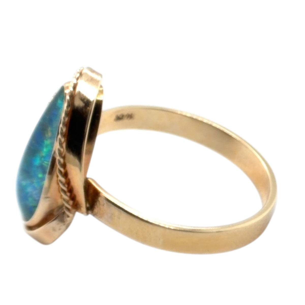 14ct Gold Triplet Opal Ring (tr71)