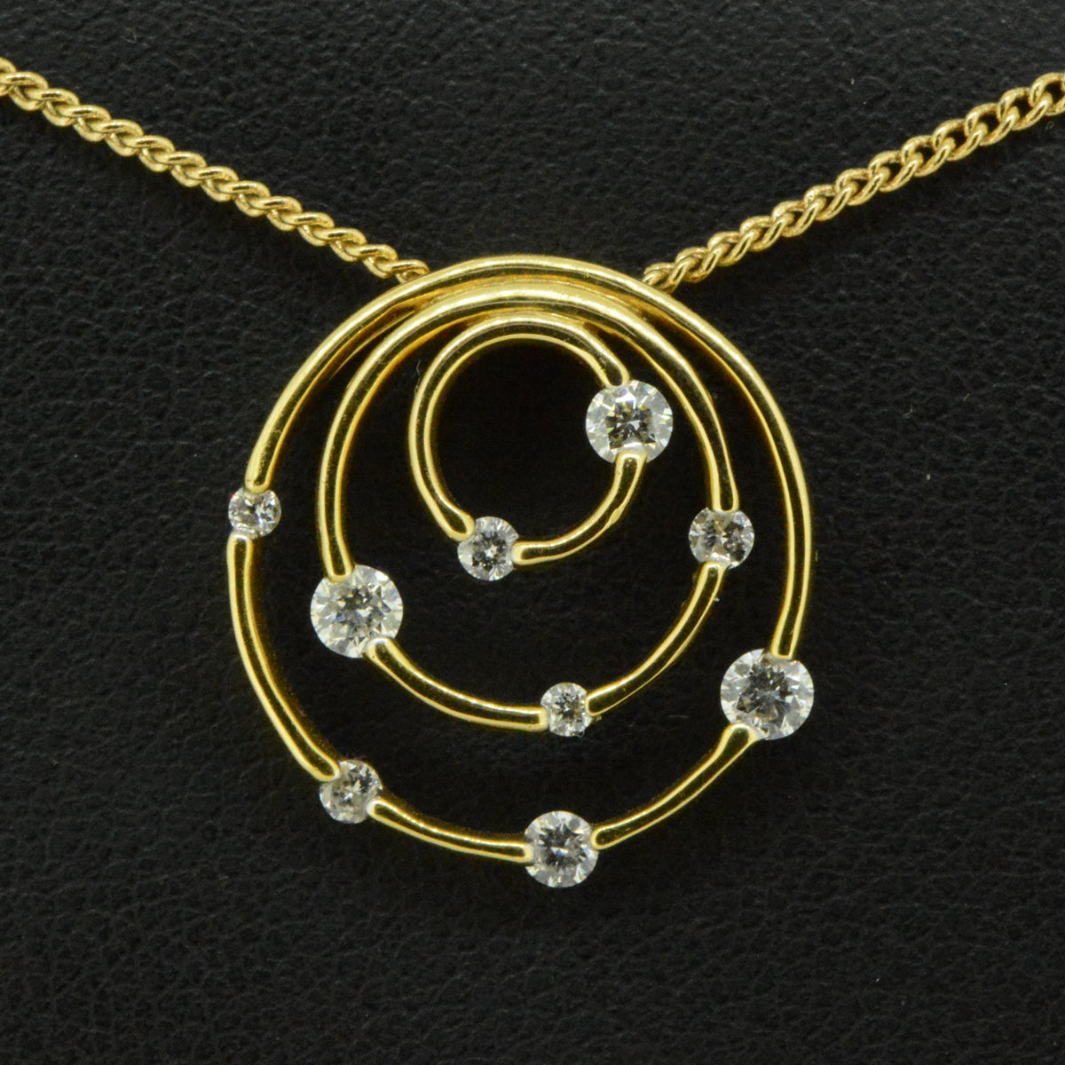 18ct Yellow Gold Pendant with 9 Brilliant Cut Diamonds