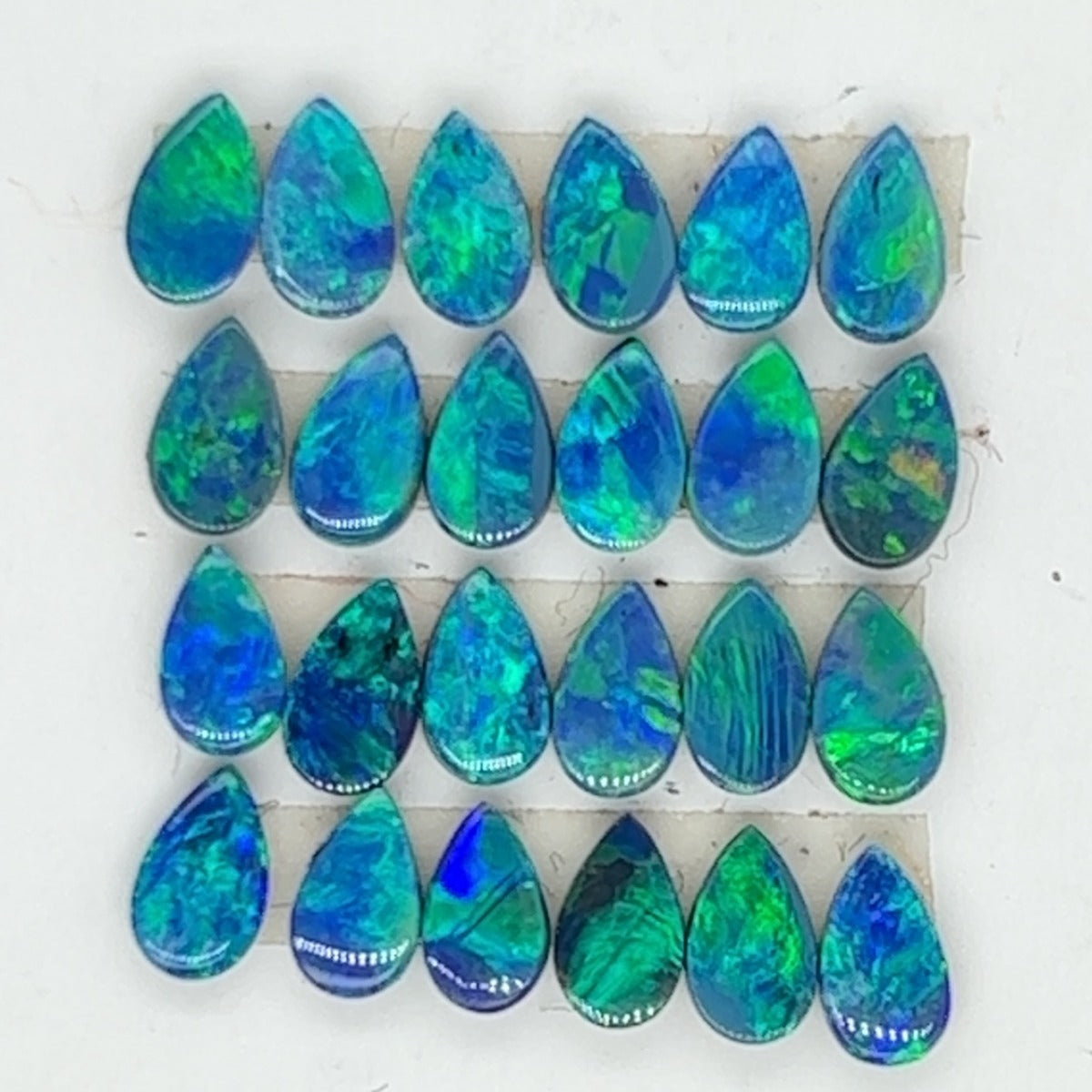 24 Doublet opals (do2121)