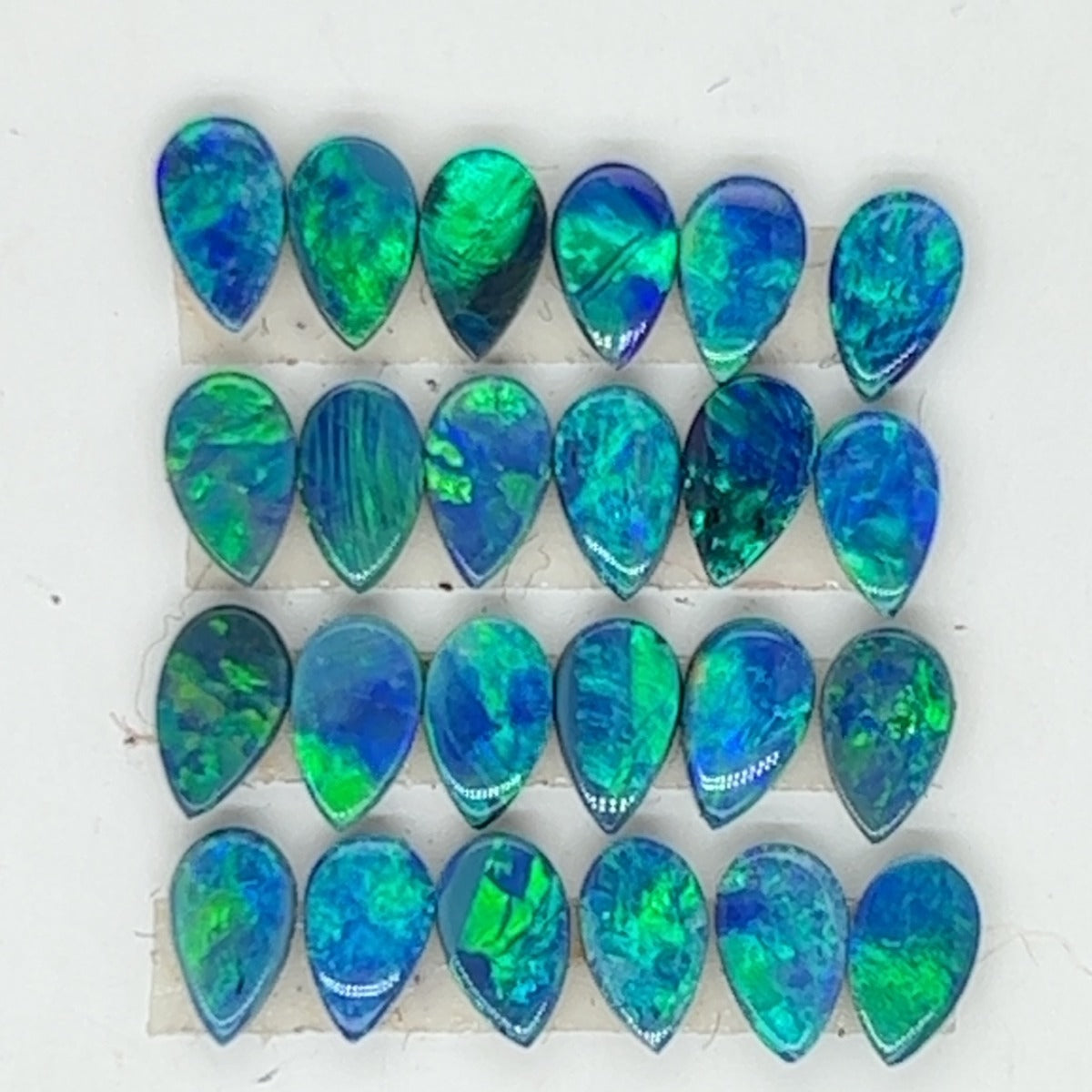 24 Doublet opals (do2121)