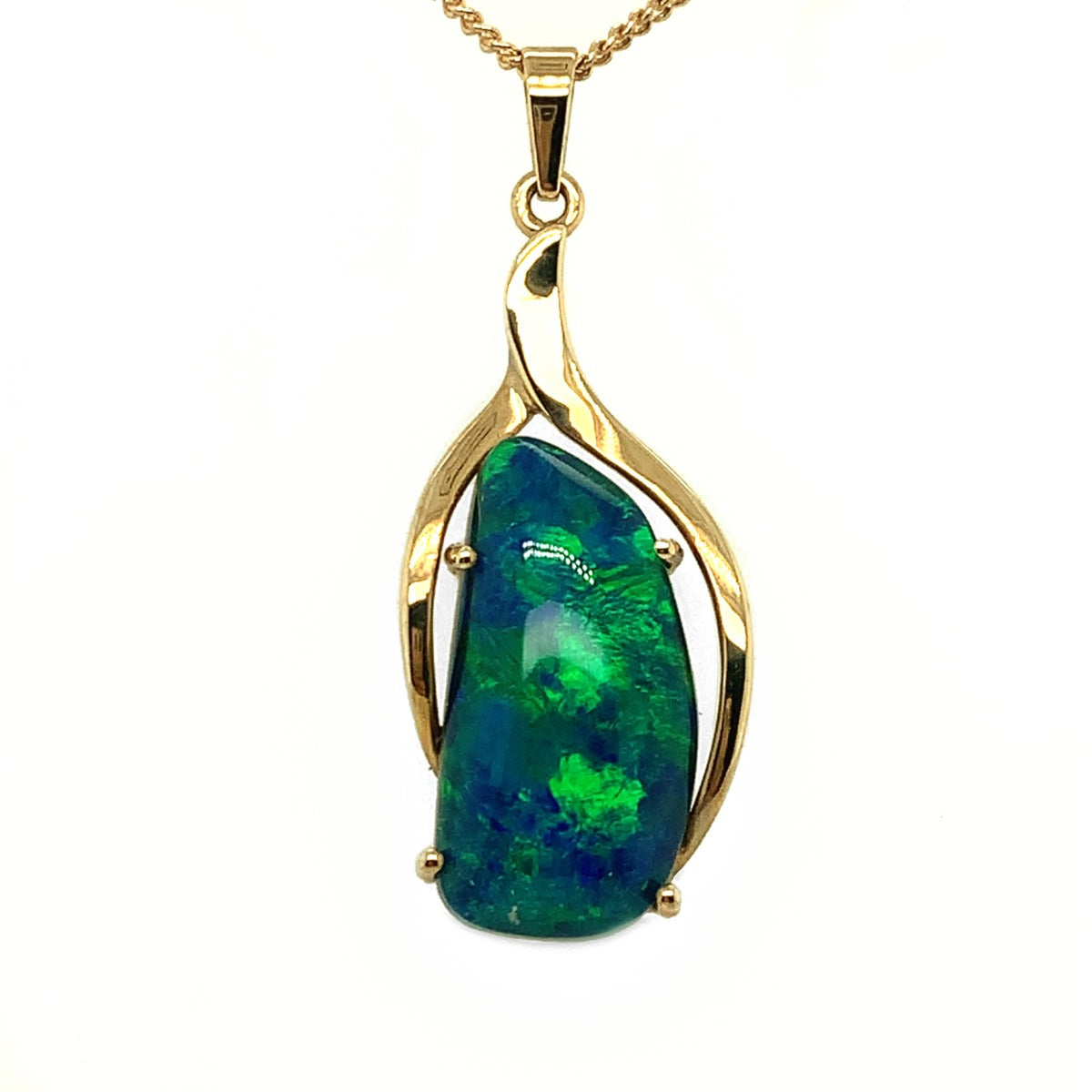 9Ct Yellow Gold Triplet Opal pendant (20x 10mm)