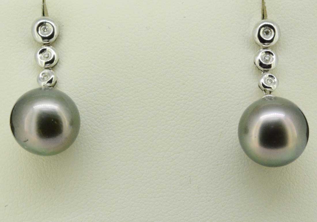 18ct white gold black pearl earrings