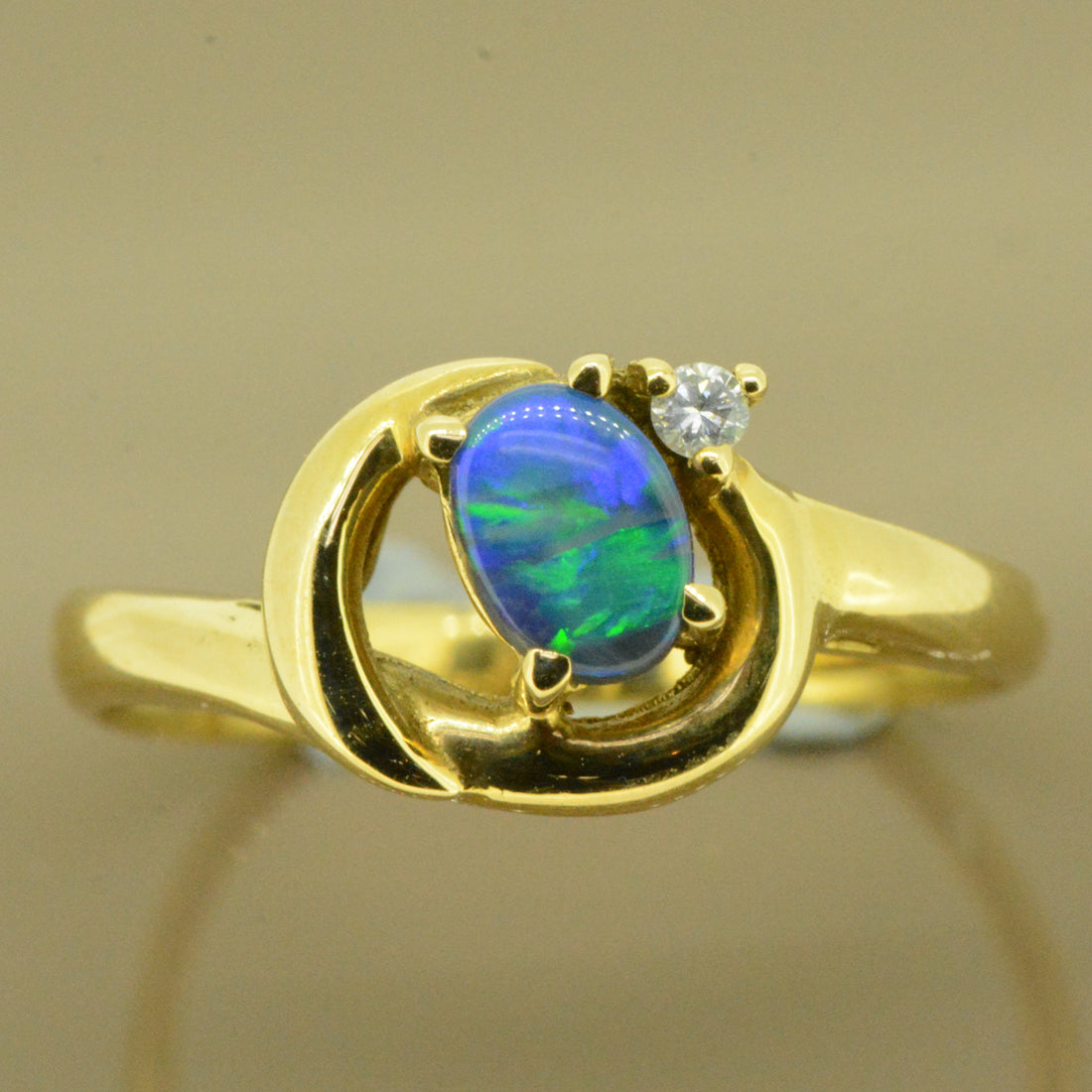 18ct Yellow Gold Solid Opal Ring (sr7634)