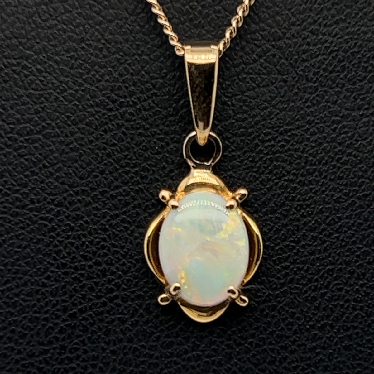 18ct Yellow Gold Claw Set Solid Opal Pendant (sp2317)