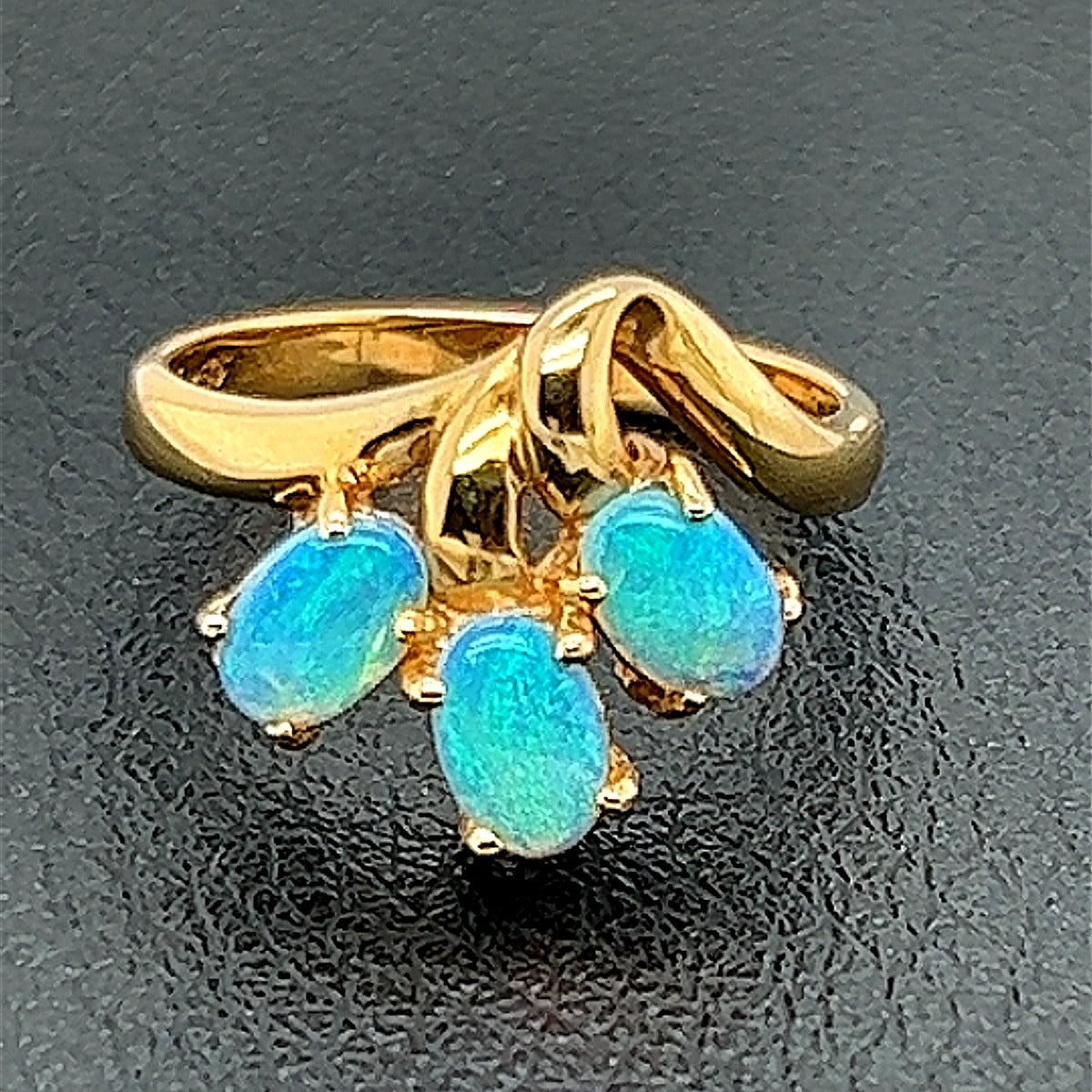 18ct Yellow Gold Solid Opal Ring