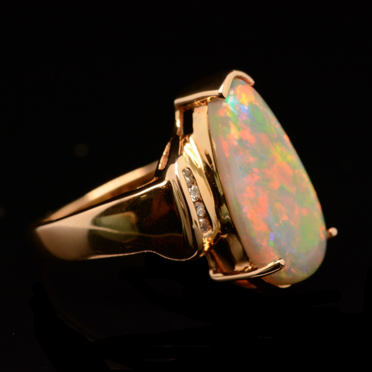 18ct yellow gold ladies solid opal ring