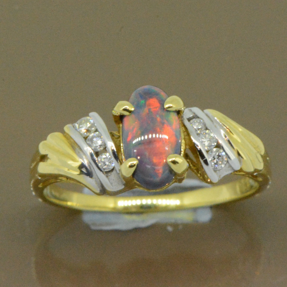 18ct yellow gold black opal ring (8x4)