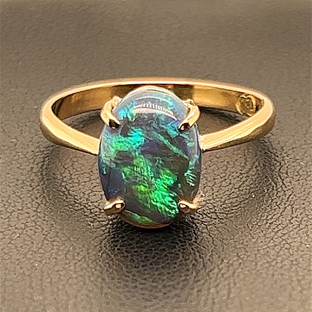 Black opal ring set in 18ct gold (sr9125)