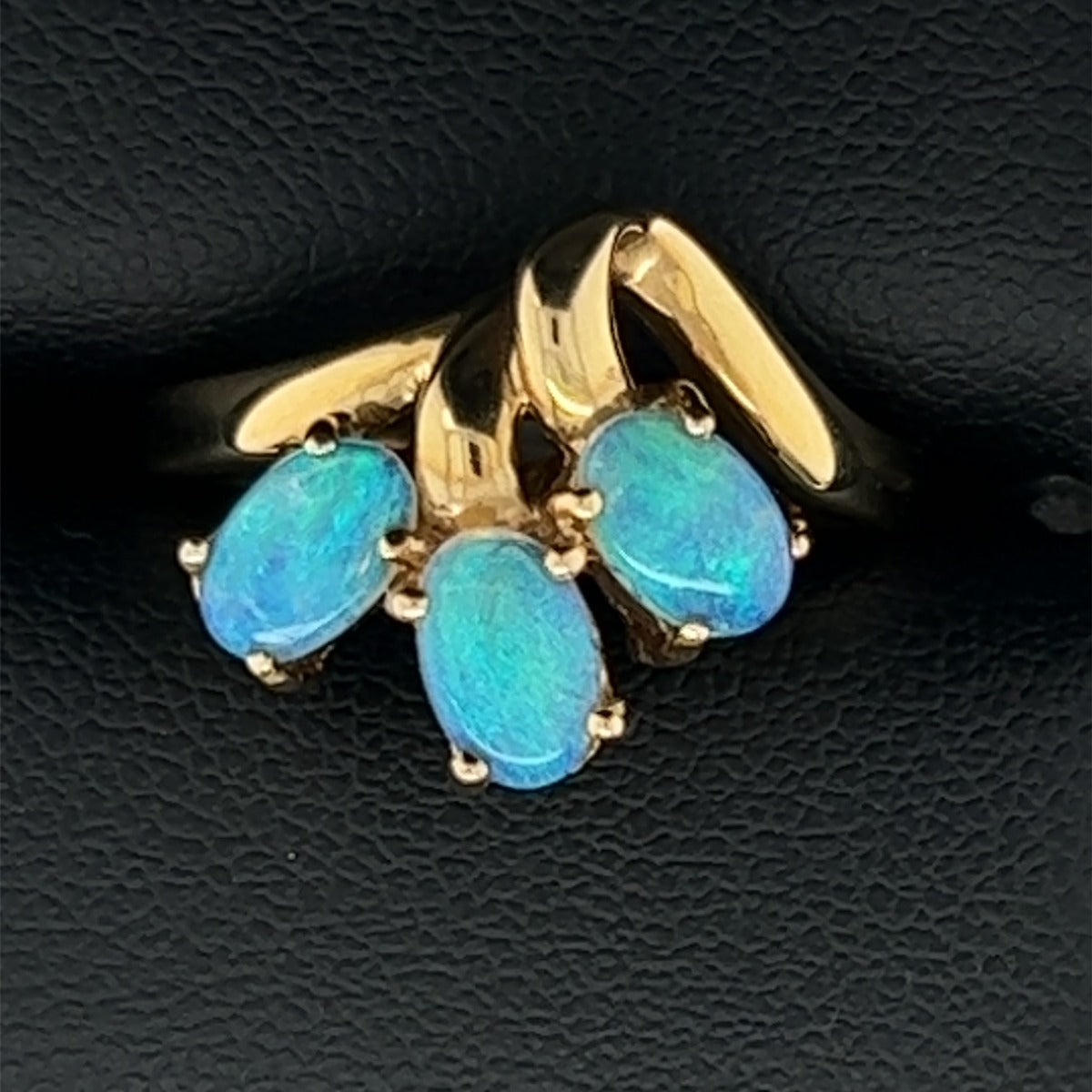 18ct Yellow Gold Solid Opal Ring